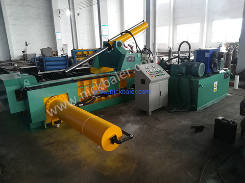Hydraulic baler working process