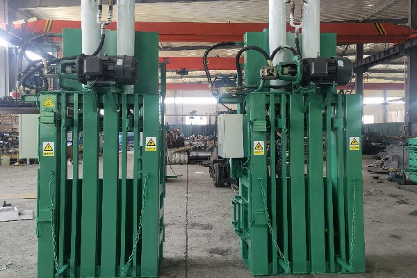 Features and Application of Vertical Cardboard Baler