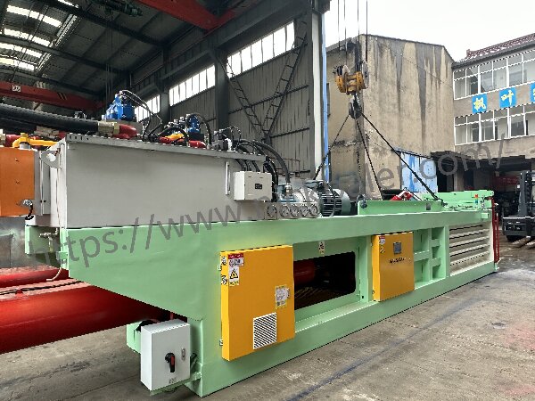 Horizontal Baler (9).jpg