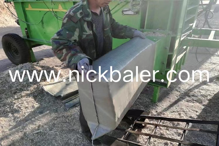 Straw Horizontal Baler (2).jpg